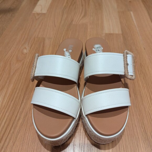 Mia Kenzy Platform.Sandal - Picture 2 of 4